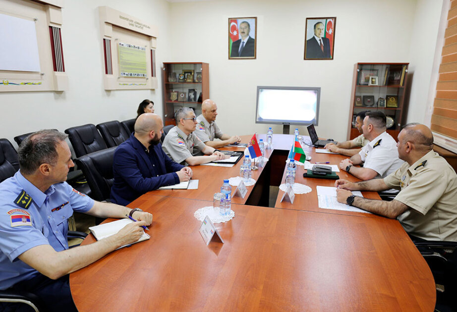 Azerbaijani and Serbian military representatives hold meeting