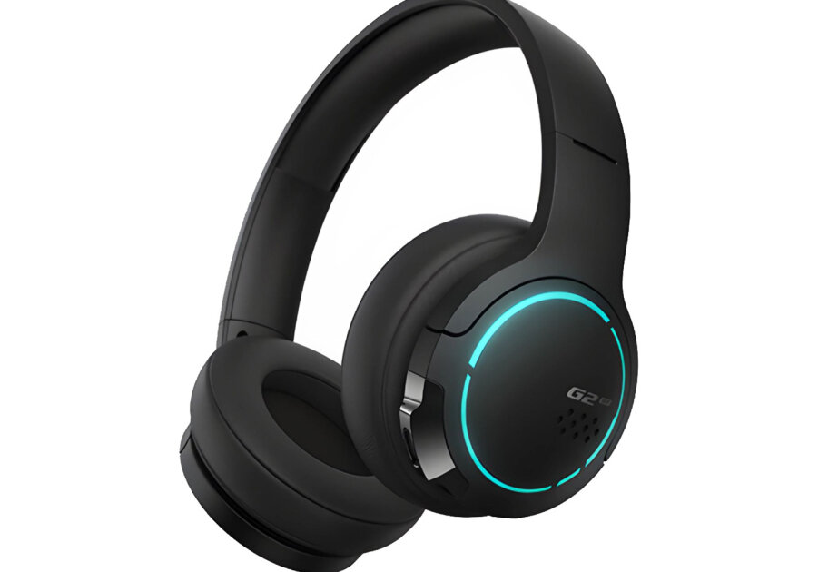 Anyone who uses headphones told to check one setting or risk dementia