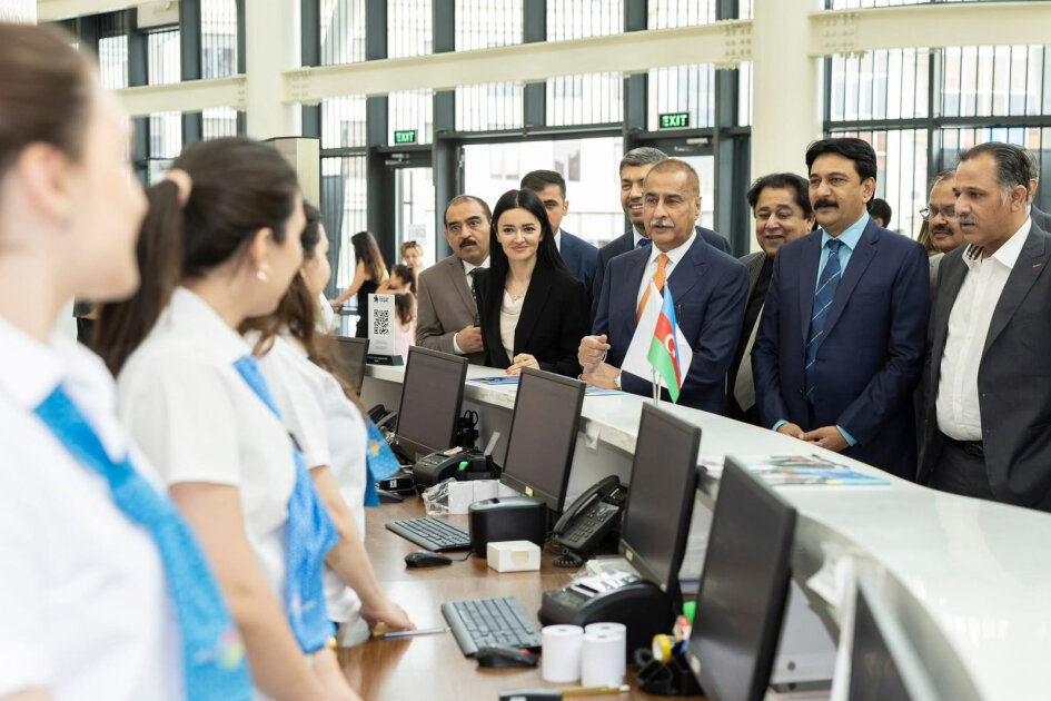 Speaker of Pakistan’s parliament visits "ASAN Khidmet" center in Baku