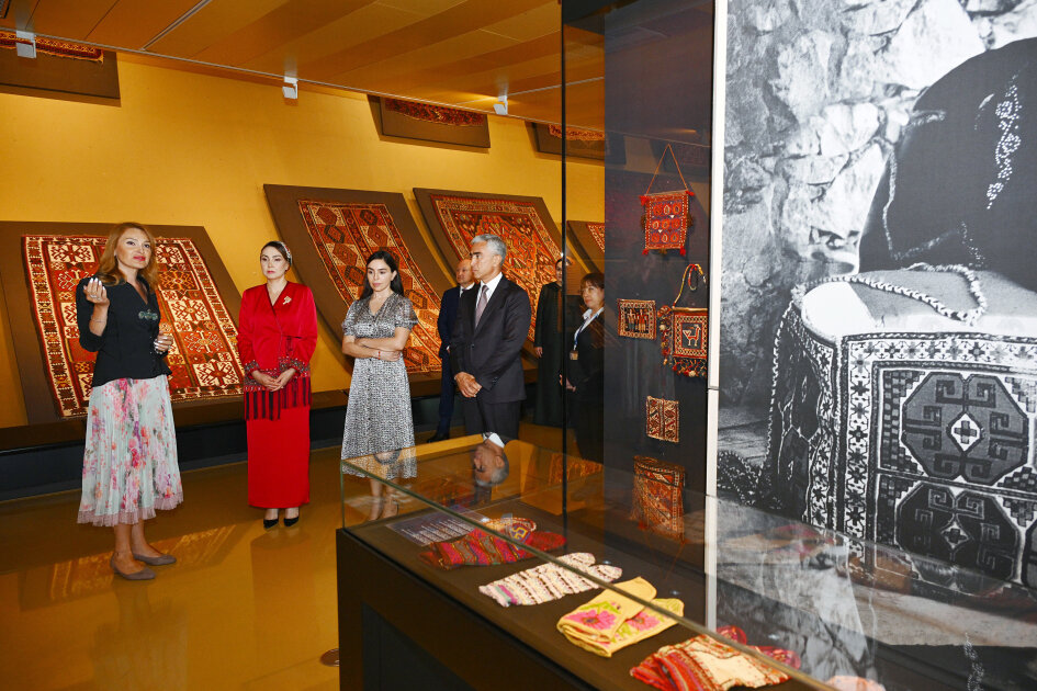 Daughter of Chairman of Halk Maslahaty of Turkmenistan Oguljahan Atabayeva visits Azerbaijan National Carpet Museum