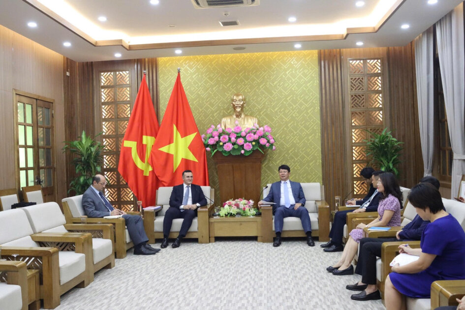 Azerbaijan’s Deputy Minister of Justice meets with his Vietnamese counterpart in Hanoi