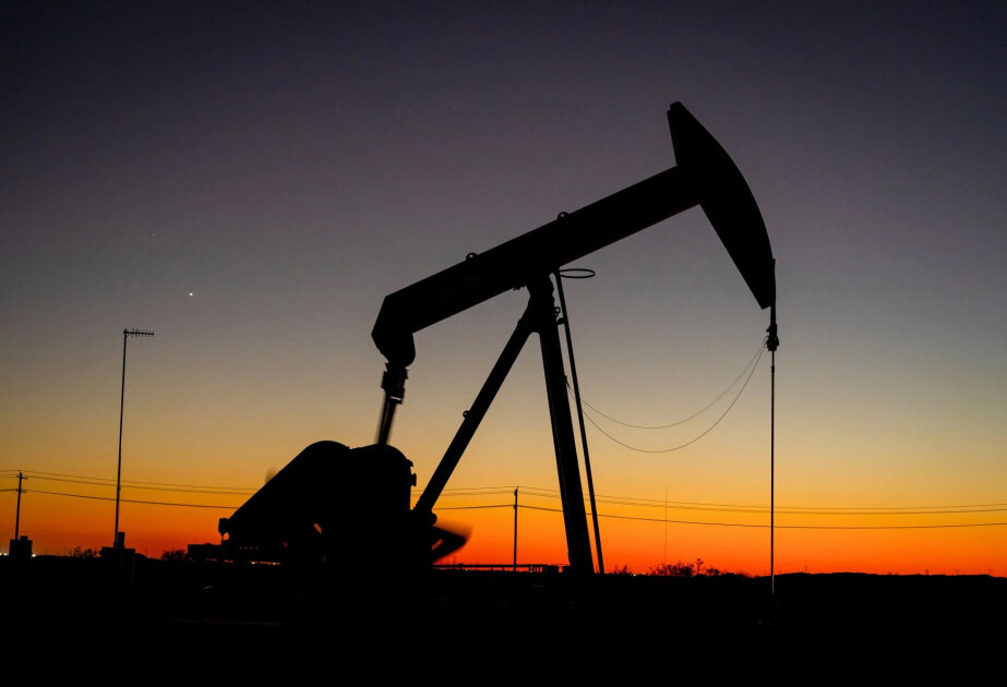 Azerbaijani oil price declines in global markets