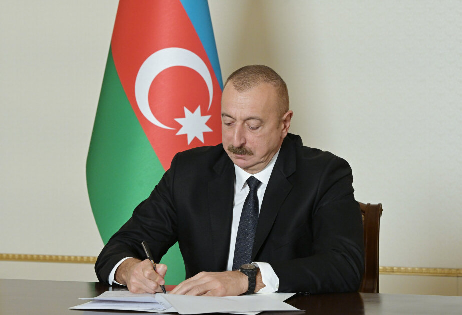 President Ilham Aliyev awards media representatives