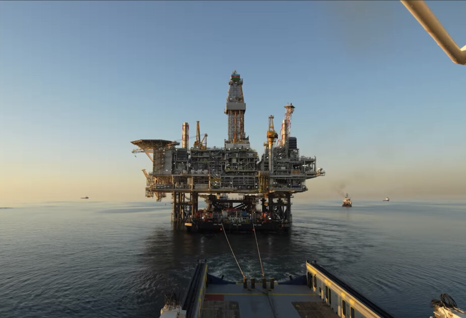 Azerbaijani oil price drops below $70