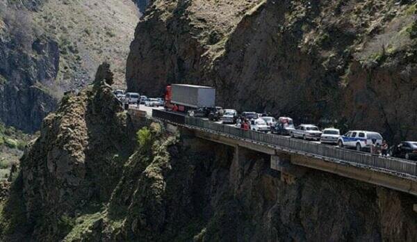 Over 1,300 Armenian trucks stuck at Upper Lars border