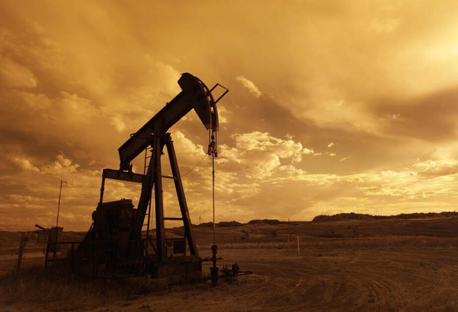 Oil prices keep falling in global markets