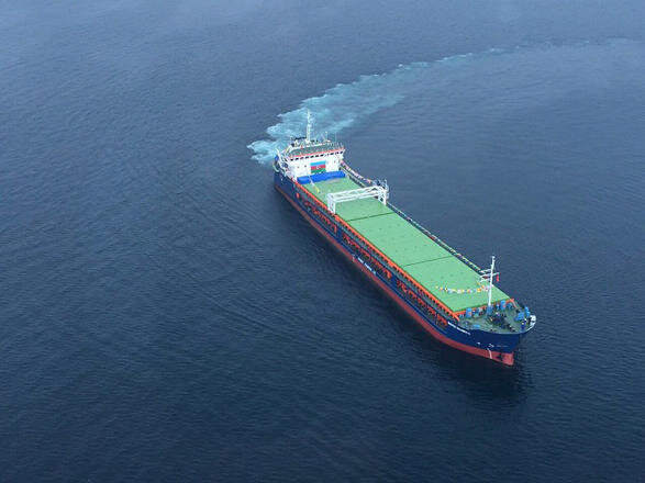 Chinese ships collide chasing Philippine boat