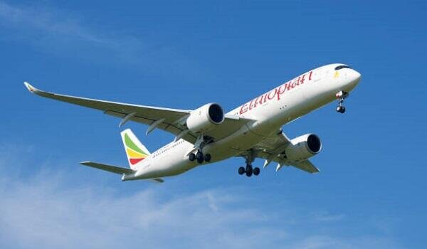 Passenger attempts to open door of Saudia flight