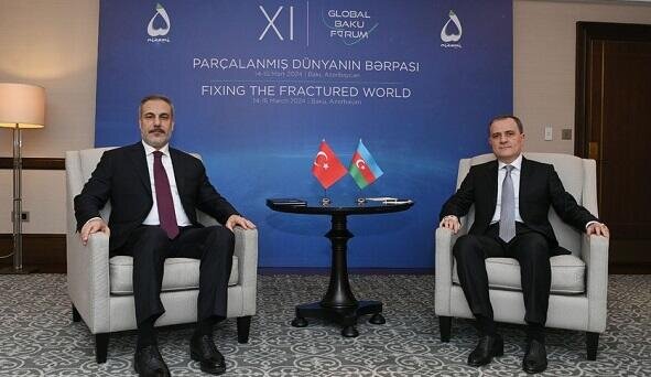 Azerbaijani, Turkish FMs discuss regional issues