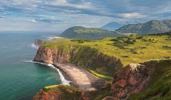 6.2 magnitude earthquake hits Kamchatka