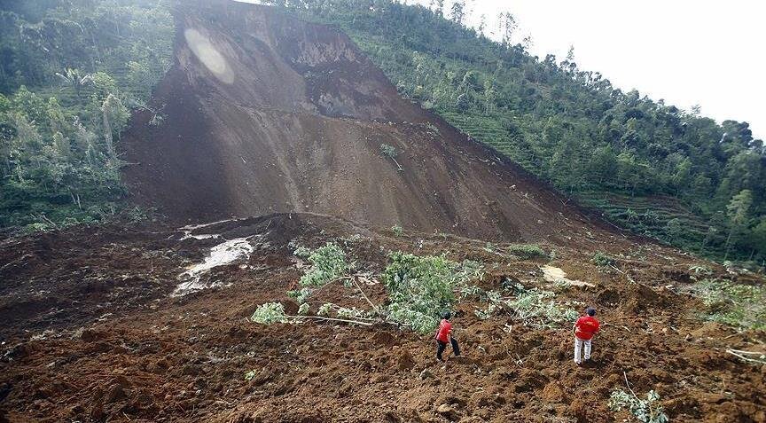 Landslides triggered by Typhoon Kajiki kill two in Thailand