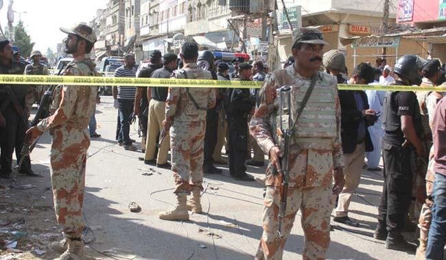 Militants kill 3 officers, injure 17 in Pakistan