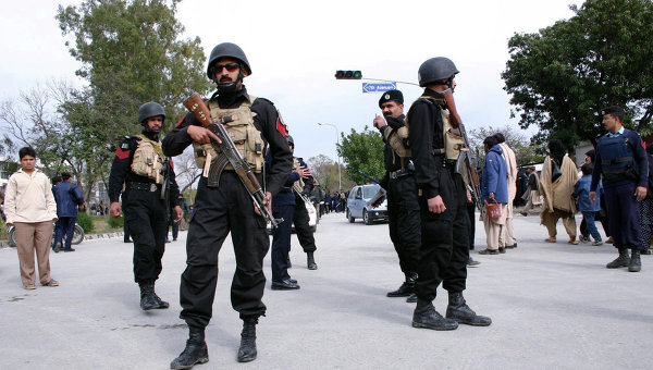 Pakistani militants kill 6 policemen in 8 targeted attacks