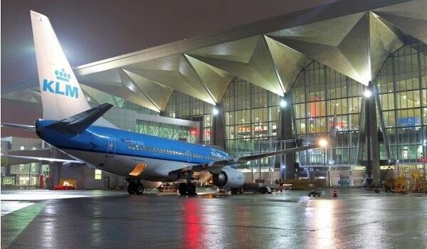 St. Petersburg’s Airport temporarily halts flights