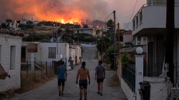 Coast Guard rescues 51 trapped by Greece wildfires
