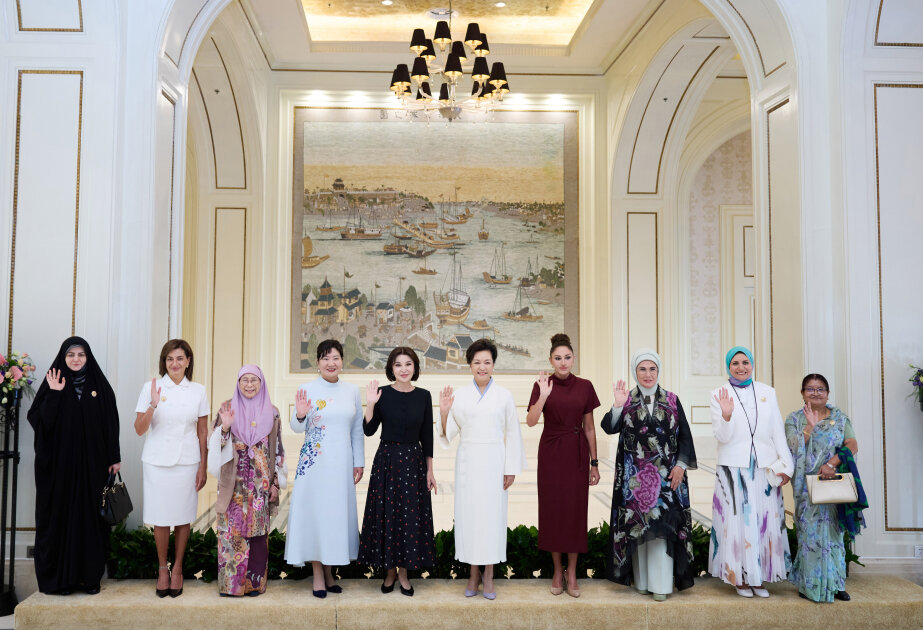 China Central Television airs report on boat trip of spouses of heads of state and government in Tianjin