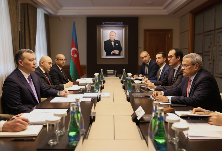 Azerbaijan’s Finance Minister meets with Vice-President of the Asian Development Bank