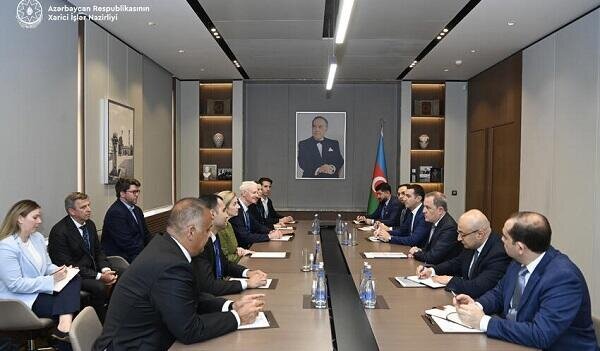 Azerbaijani FM, U.S. representatives discuss Washington deal