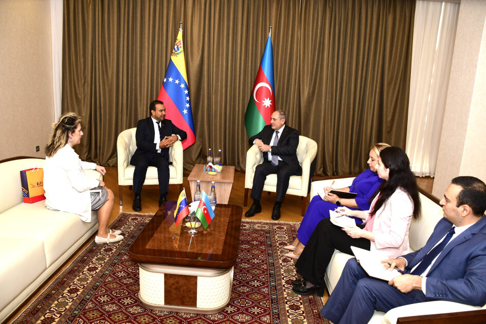 YAP Deputy Chairman meets ambassador of Venezuela