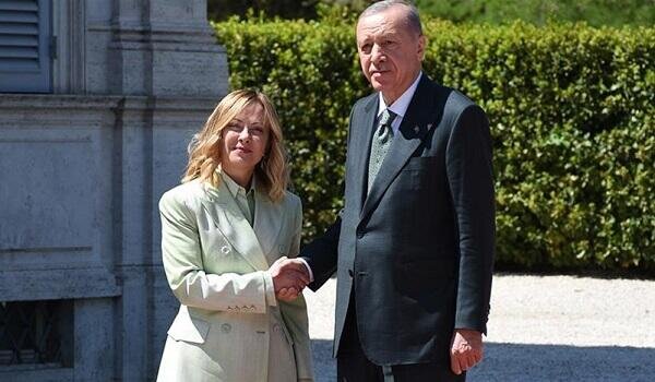 Erdogan advises Italian PM to quit smoking