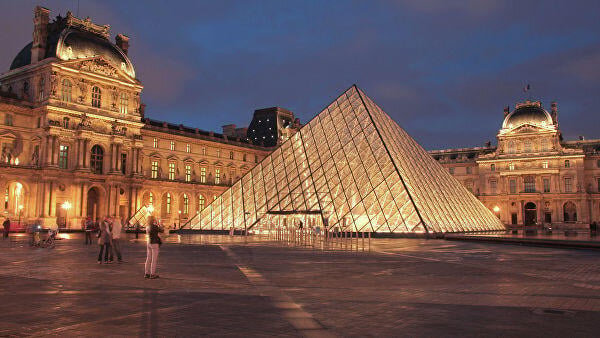 Louvre security officer linked to robbers before heist