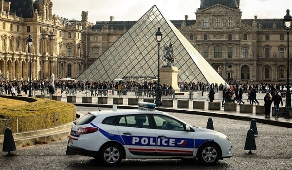Five new suspects arrested over Louvre jewellery theft