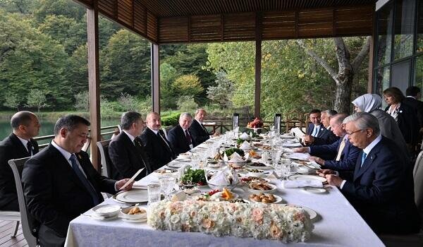 Heads of state meet at the TDT Summit in Gabala