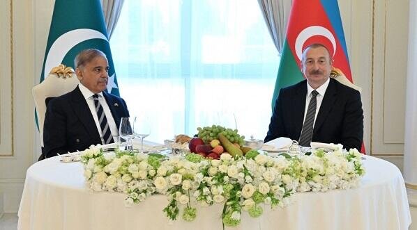 Ilham Aliyev hosts dinner for Shehbaz Sharif