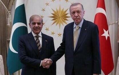 Erdogan meets with Pakistani Prime Minister in Baku