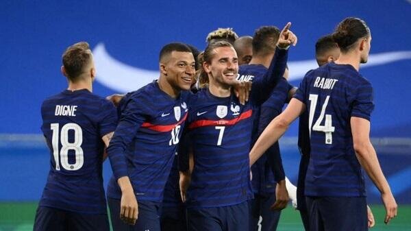 France names squad for qualifiers