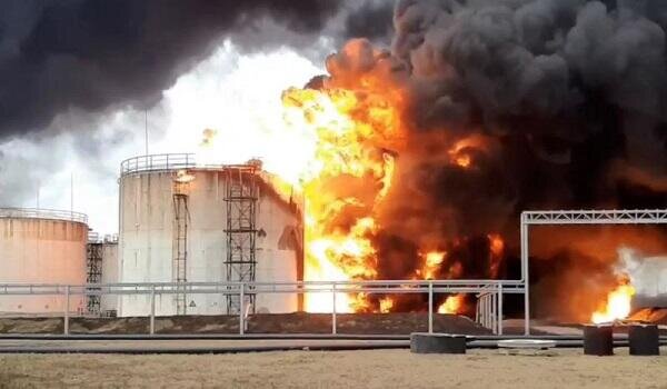 Ukraine targets Russian oil refineries with drone strikes - Video