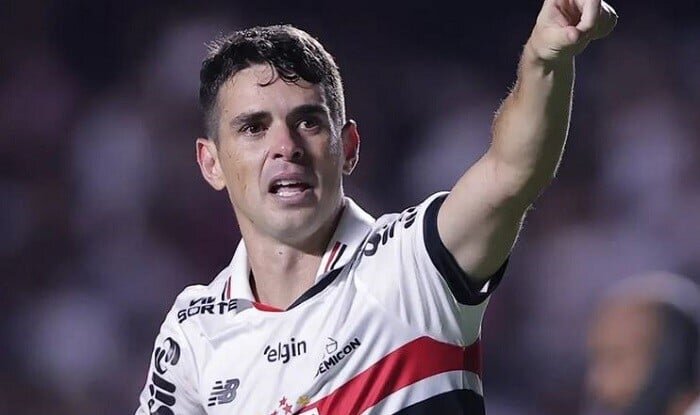 Former Chelsea star Oscar rushed to hospital after ‘collapsing’