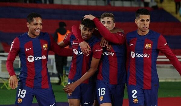 Barcelona’s flight to Seville delayed by heavy fog