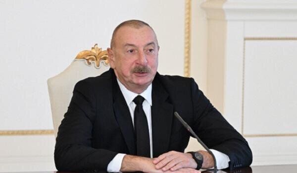 Ilham Aliyev meets UAE business leaders in Baku - Photo