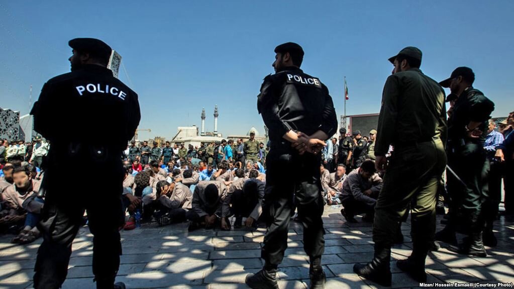 Tehran market strikes spread as rial hits record low