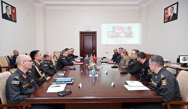 Azerbaijani, Turkish military delegations hold meeting