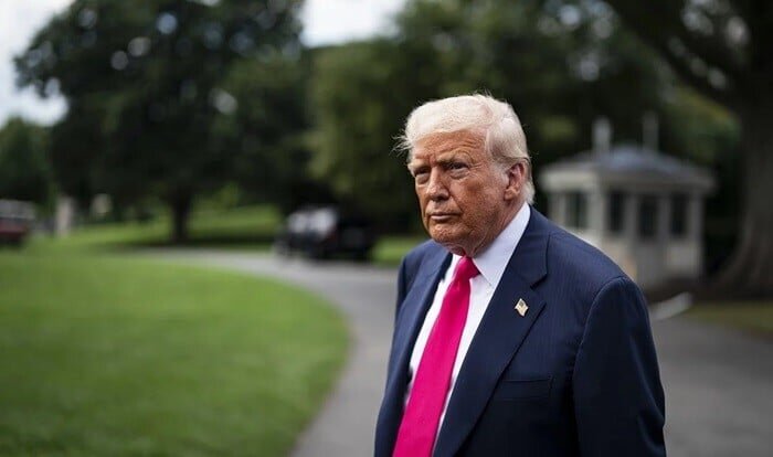 Trump mistakes bird for drone in White House garden